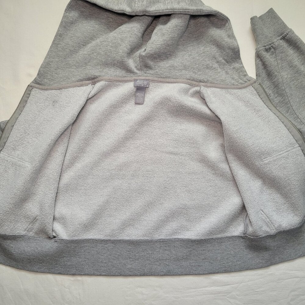 Tillys Cropped Zip Up Hoodie Sweatshirt Heather Gray Small Off-Duty Model - Picture 8 of 8